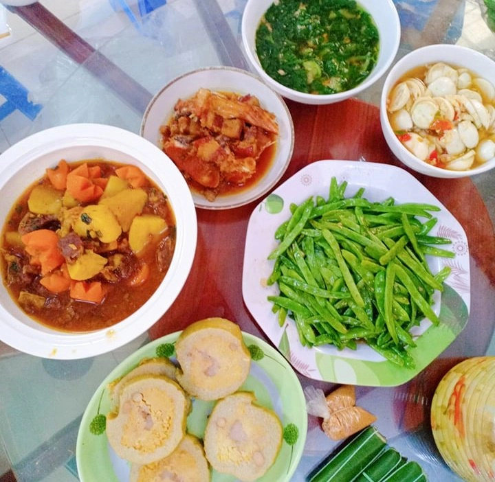 Cô nàng siêu sướng suốt ngày được 3 người đàn ông nấu cho ăn toàn món ngon - 7