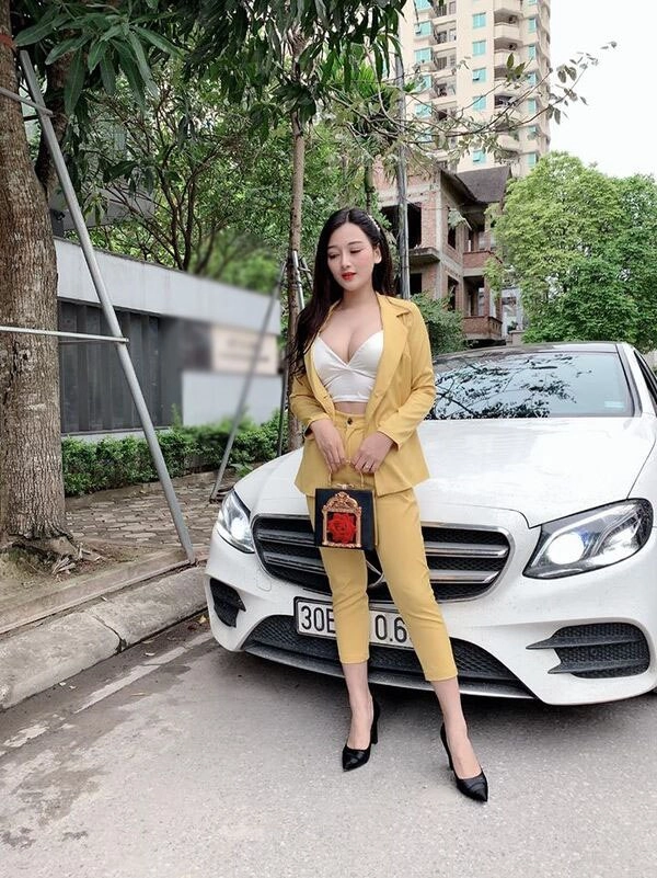 Có thân hình điện nước đầy đủ hot girl 9x thường xuyên được mời đóng vai quý cô gợi cảm - 2