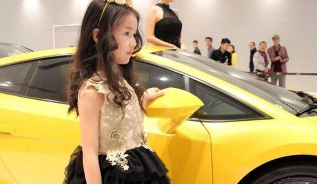 Con gái 9 tuổi kiếm bội tiền vì giống minh tinh nổi tiếng bố mẹ bị chỉ trích thậm tệ - 6