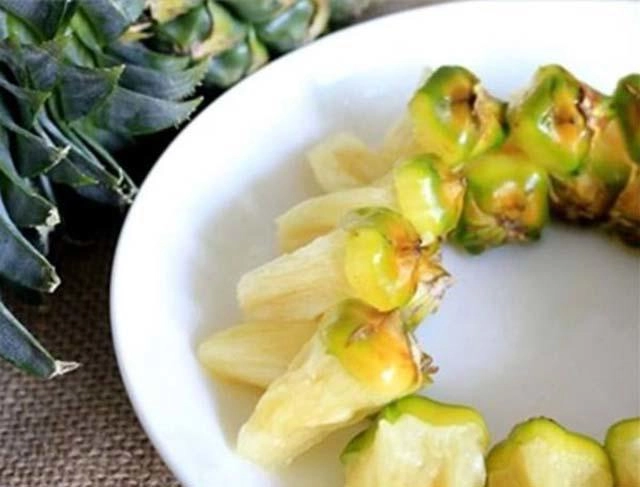 Cư dân mạng bày cách ăn dứa kiểu mới chị em không cần phải tốn công gọt vỏ nữa - 3