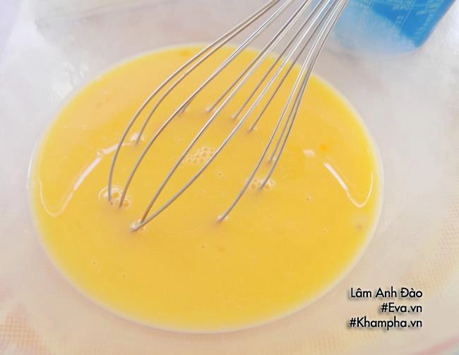 Cứ tưởng khó hóa ra làm bánh flan mềm mịn mượt như da em bé lại đơn giản thế này - 3