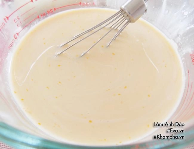 Cứ tưởng khó hóa ra làm bánh flan mềm mịn mượt như da em bé lại đơn giản thế này - 6