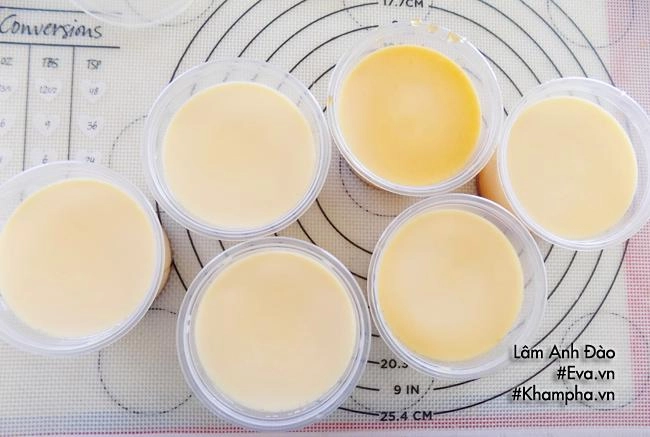 Cứ tưởng khó hóa ra làm bánh flan mềm mịn mượt như da em bé lại đơn giản thế này - 10