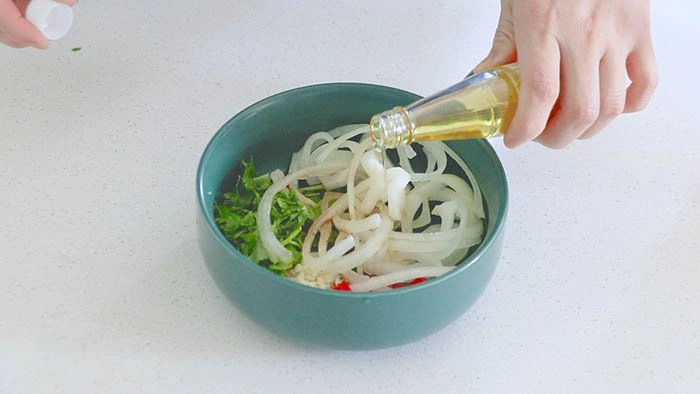 Cuối tuần làm nộm gà thanh mát ăn chơi xoá tan nắng nóng - 4