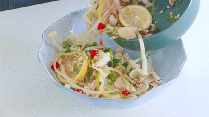 Cuối tuần làm nộm gà thanh mát ăn chơi xoá tan nắng nóng - 7
