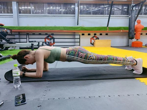 Đã có dáng gợi cảm mỹ nhân cô gái xấu xí một thời vẫn ra sức tập tành - 8