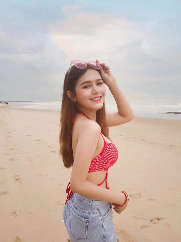 Đến trường diện áo dài kín đáo ngoan hiền ngờ đâu ở nhà 10x là mỹ nữ mặc hở bạo - 8