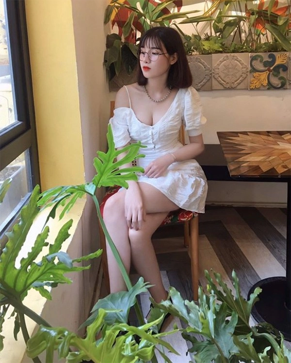 Đeo kính cận dễ thương hotgirl từng giả làm xe ôm công nghệ vẫn có ba vòng đẹp mướt mắt - 3