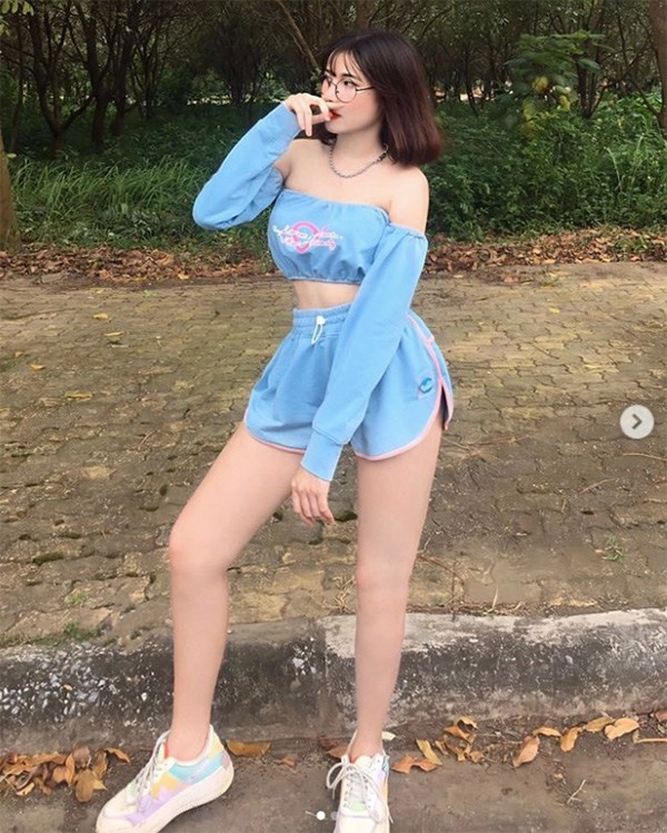 Đeo kính cận dễ thương hotgirl từng giả làm xe ôm công nghệ vẫn có ba vòng đẹp mướt mắt - 7