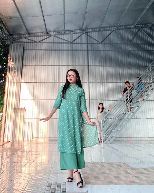 Dien ao dai trang đẹp tinh khoi phuong my chi lột xác thanh thiếu nữ thật rồi - 10