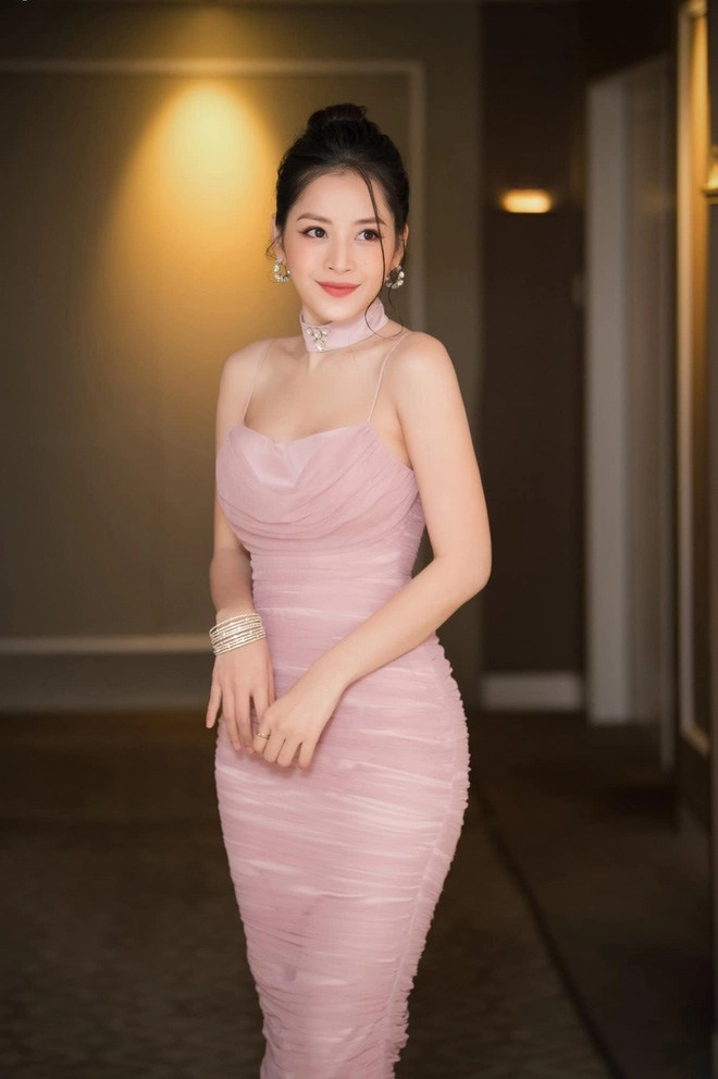 Diện bikini vào mới thấy dù mảnh mai là thế nhưng body chi pu cũng đồng hồ cát ra trò - 6