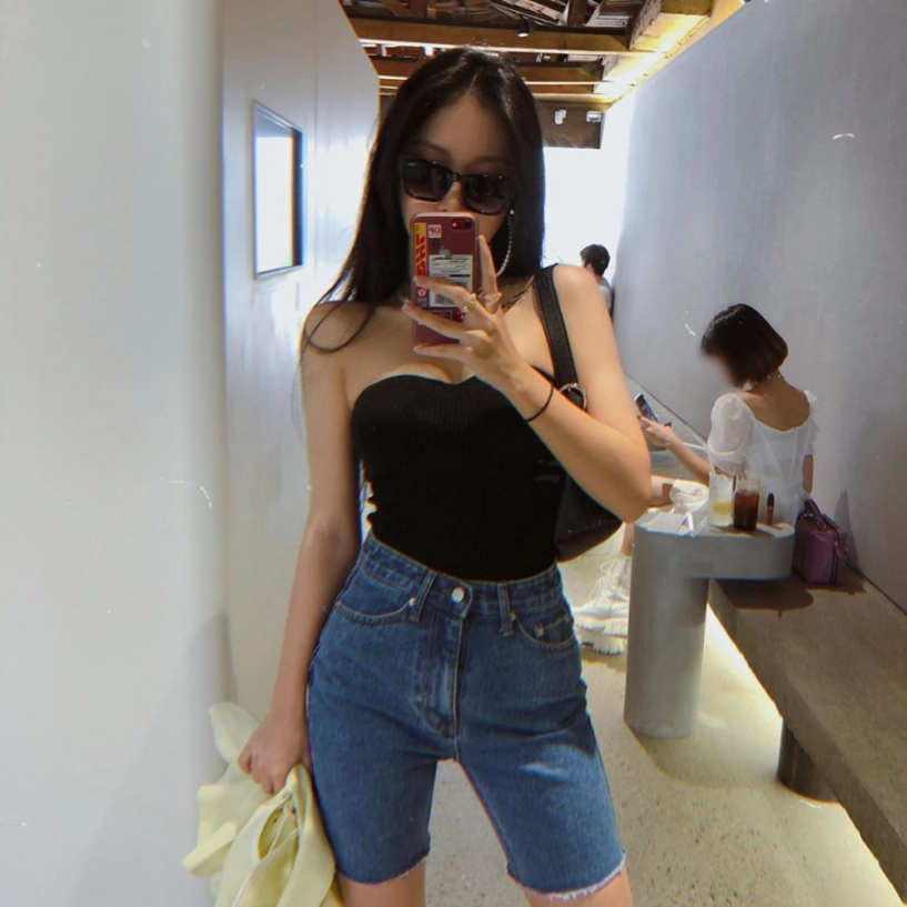 Diện shorts ngắn cũn cỡn khoe mông cong tiểu vy lăng xê lại mốt quần katun siêu hot một thời - 14