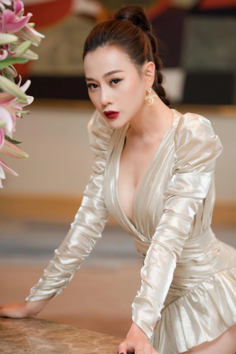 Đọ sắc cùng my sói quỳnh búp bê thần thái sang chảnh nhưng lộ mí cắt hơi thiếu tự nhiên - 2