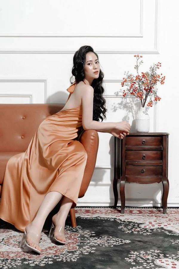 Du lịch chung dàn mỹ nhân làng yên - cô gái nhà người ta thi nhau đọ dáng gợi cảm - 6