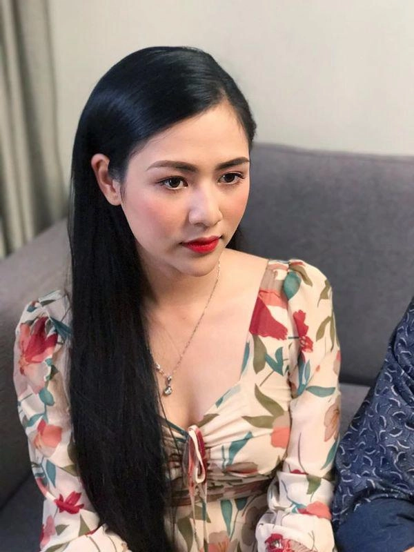 Du lịch chung dàn mỹ nhân làng yên - cô gái nhà người ta thi nhau đọ dáng gợi cảm - 8