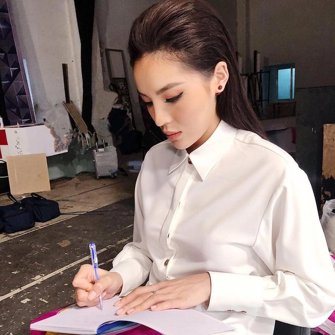 Elly trần mặc váy ngủ nội y khoe dáng nuột nhưng cđm chỉ thắc mắc đây có phải kỳ duyên - 14