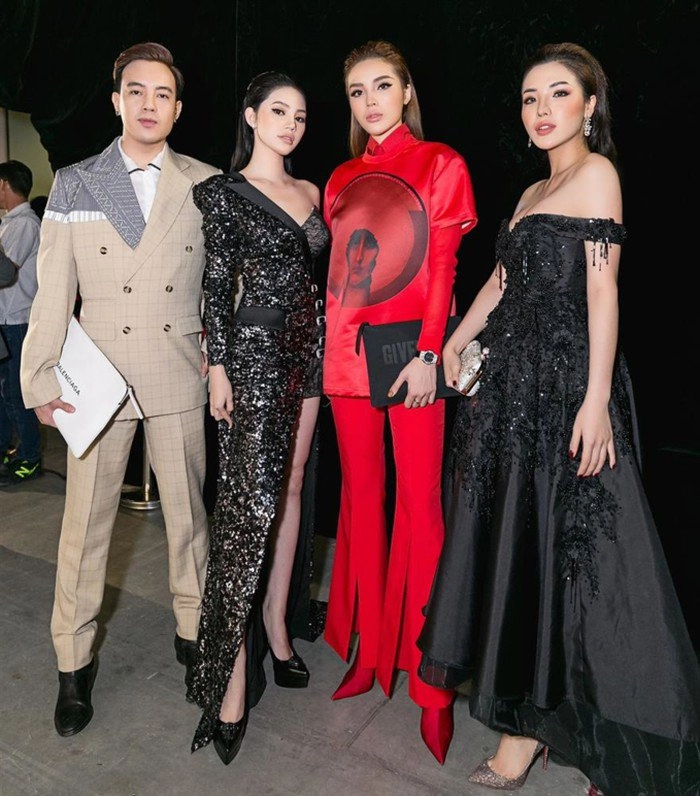 Elly trần mặc váy ngủ nội y khoe dáng nuột nhưng cđm chỉ thắc mắc đây có phải kỳ duyên - 17