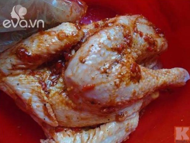 Gà nướng muối ớt ngon da giòn với cách làm đơn giản tại nhà - 3