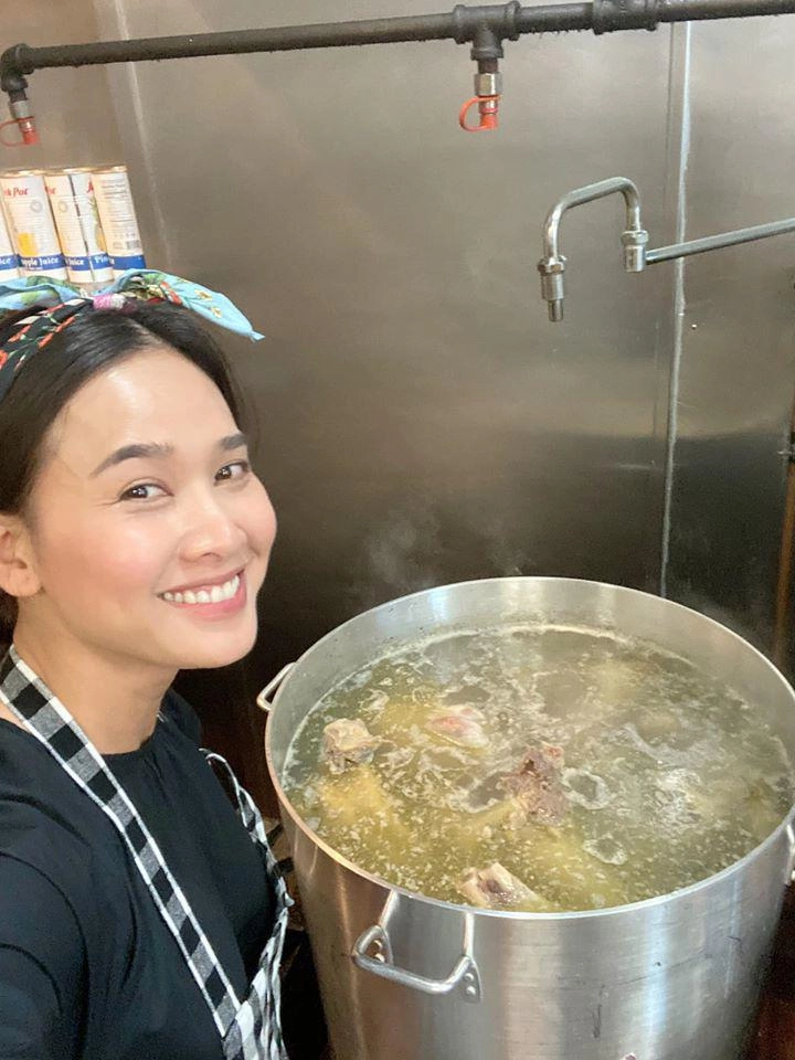 Hoa hậu dương mỹ linh bán phở ở mỹ nhưng dân mạng lo lắng 2 điều này cho cô - 12