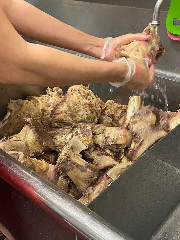 Hoa hậu dương mỹ linh bán phở ở mỹ nhưng dân mạng lo lắng 2 điều này cho cô - 13