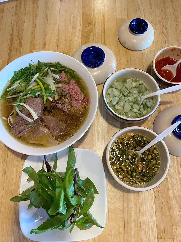 Hoa hậu dương mỹ linh bán phở ở mỹ nhưng dân mạng lo lắng 2 điều này cho cô - 16