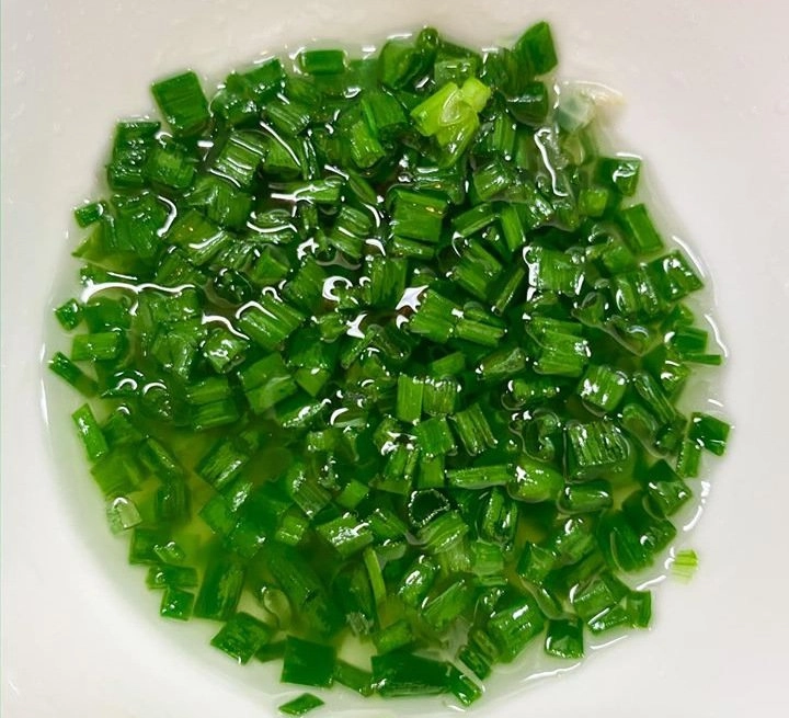 Học 9x làm trứng cút lộn nướng muối ớt thơm nức nóng hổi ăn đã miệng - 2