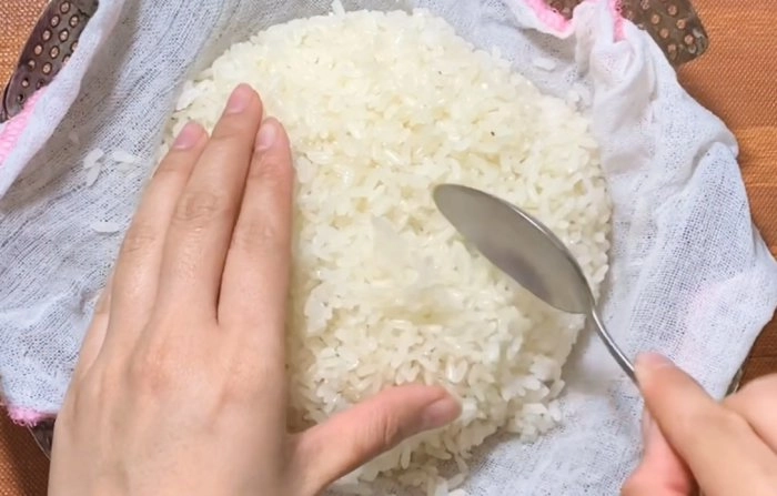 Học 9x nghệ an làm cơm cháy chà bông giòn rôm rốp sốt đậm đà ăn vào là mê - 2