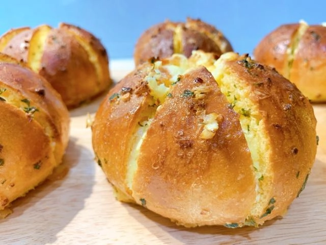 Cách làm bánh mì nướng bơ tỏi cho những ngày ở nhà dài hơi chỉ một lát là được ăn - 8