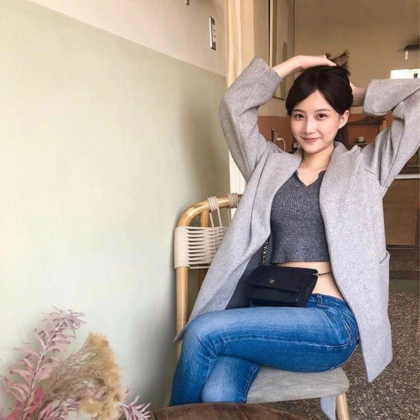 Hotgirl lên mạng tuyển người yêu nhìn body phồn thực của cô nàng đủ làm bao chàng xếp hàng dài - 6
