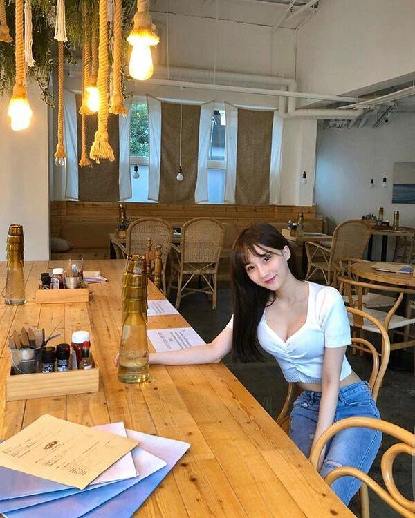 Hotgirl lên mạng tuyển người yêu nhìn body phồn thực của cô nàng đủ làm bao chàng xếp hàng dài - 7