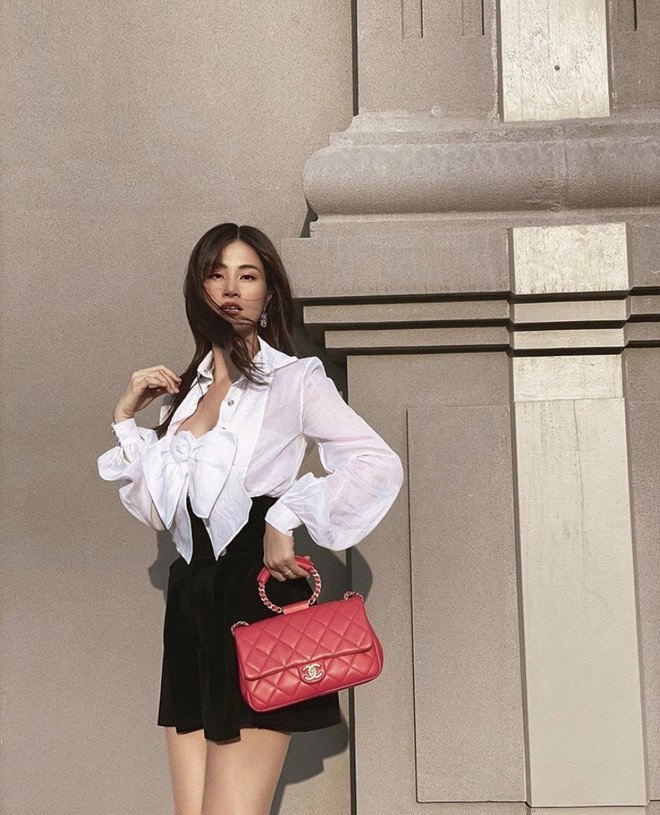Khéo như bà bầu đông nhi mang giày đụng hàng phượng chanel ngọc trinh để bảo vệ em bé - 3