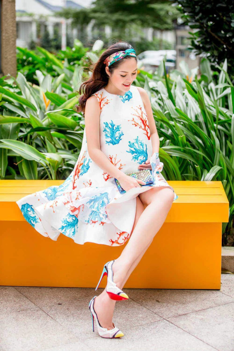 Khéo như bà bầu đông nhi mang giày đụng hàng phượng chanel ngọc trinh để bảo vệ em bé - 14