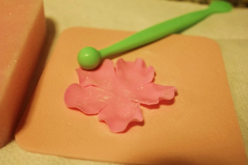 Khéo tay làm hoa hồng từ fondant - 3