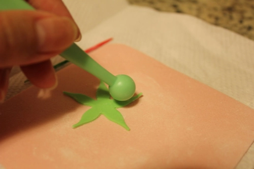 Khéo tay làm hoa hồng từ fondant - 9