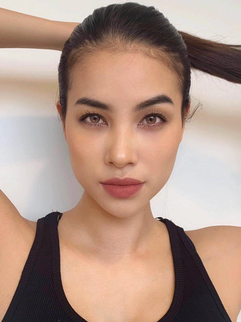 Khi hh bị đồn thẩm mỹ phạm hương bị nhắc tên nhiều nhất diễm hương hơilác vì dao kéo - 4