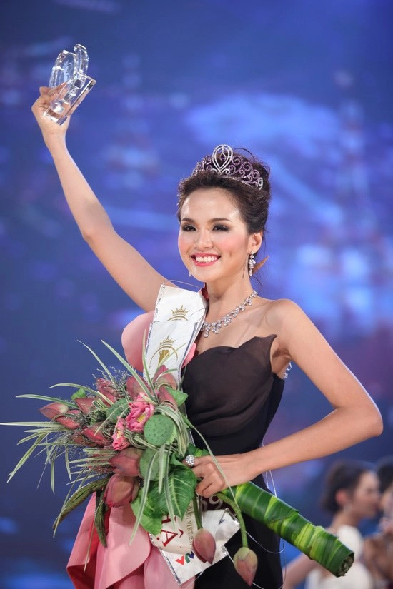 Khi hh bị đồn thẩm mỹ phạm hương bị nhắc tên nhiều nhất diễm hương hơilác vì dao kéo - 12