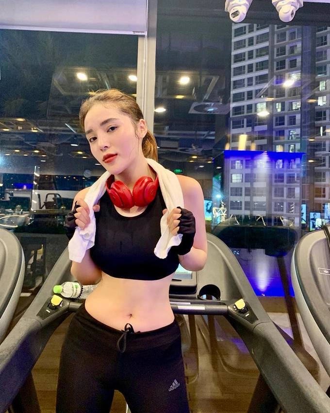 Khi hoa hậu khoe body bong mat voi bikini đỗ mỹ linh hóp bụng kỳ duyên bị nghi chỉnh ảnh - 24