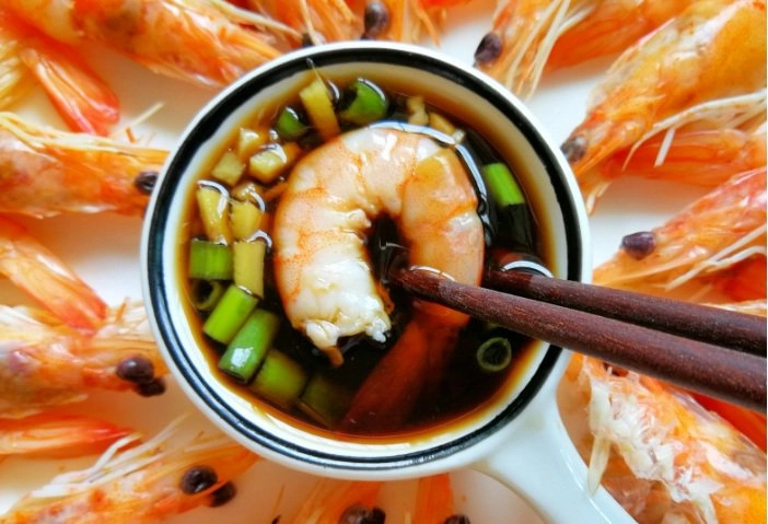 Khi nấu tôm đừng chỉ cho gừng mà thêm 1 nguyên liệu giúp tôm ngon hết mùi tanh - 4