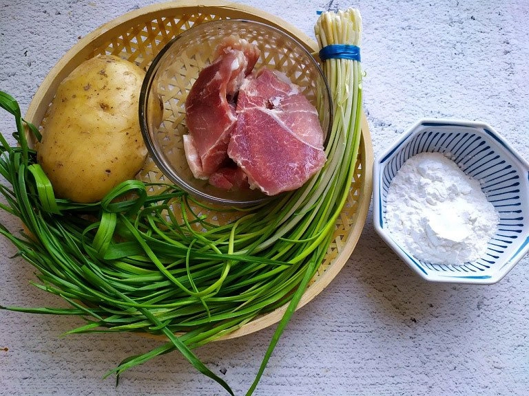 Khoai tây cắt ra nấu canh xưa rồi đem viên tròn thế này rồi chế biến mới sang - 1