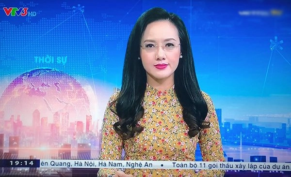 Khoe hình diện đồ dây xích vòng cổ chất hơn nước cất ai nói btv hoài anh ưa dịu dàng - 1