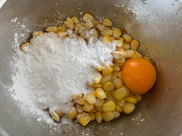 Không cần lò nướng mẹ làm bánh ngô phô mai tuyệt ngon nấu nhiều mà vẫn không đủ ăn - 3