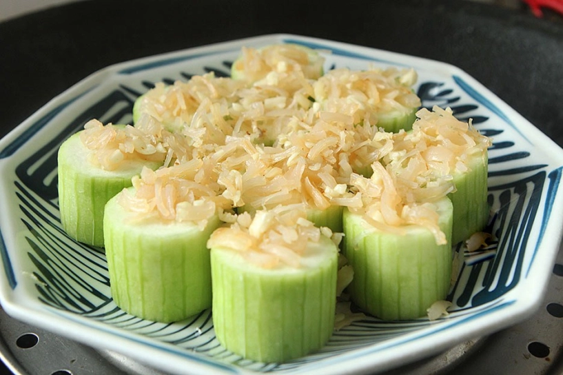Không nấu canh vợ đem mướp hấp kiểu này chồng tưởng mua ngoài hàng vì trông quá sang chảnh - 4