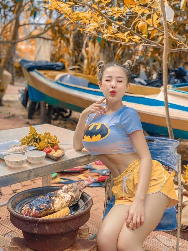 Lại đăng hình diện váy cô dâu với cổ khoét sâu hoắm ngân 98 hẳn muốn cưới lắm rồi - 16