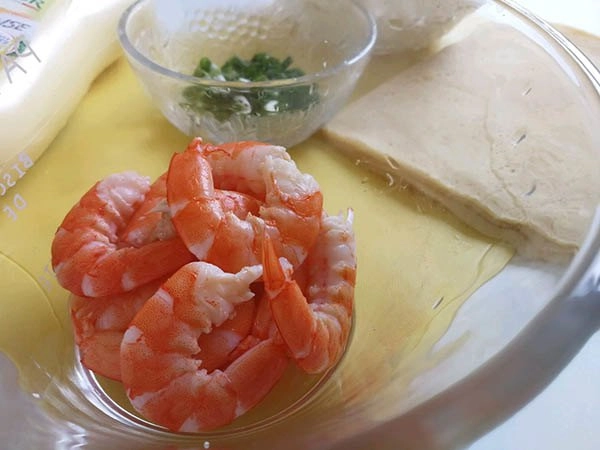 Làm nem hải sản kiểu này chồng con ăn ngon không còn thừa một cái - 3