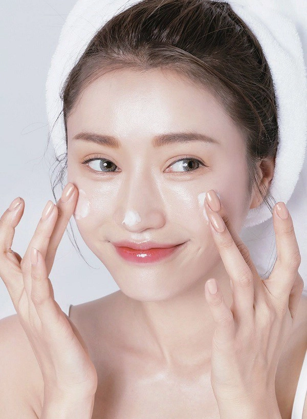 Làm vài bước này trước và sau khi thoa kem chống nắng nàng sẽ rất hài lòng về hiệu quả - 2