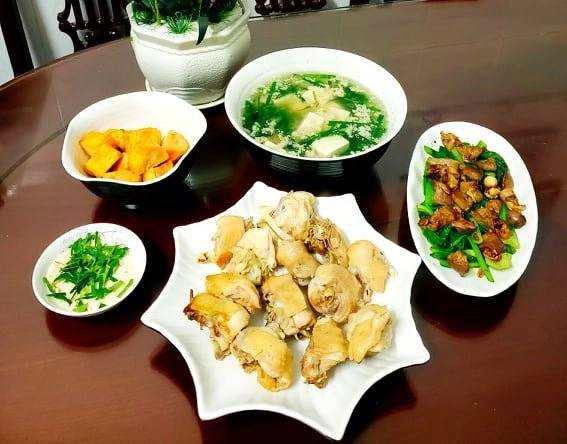 Lấy chồng bắc vợ sài gòn cưng chiều hết mực nấu toàn món ngon chồng thích - 12