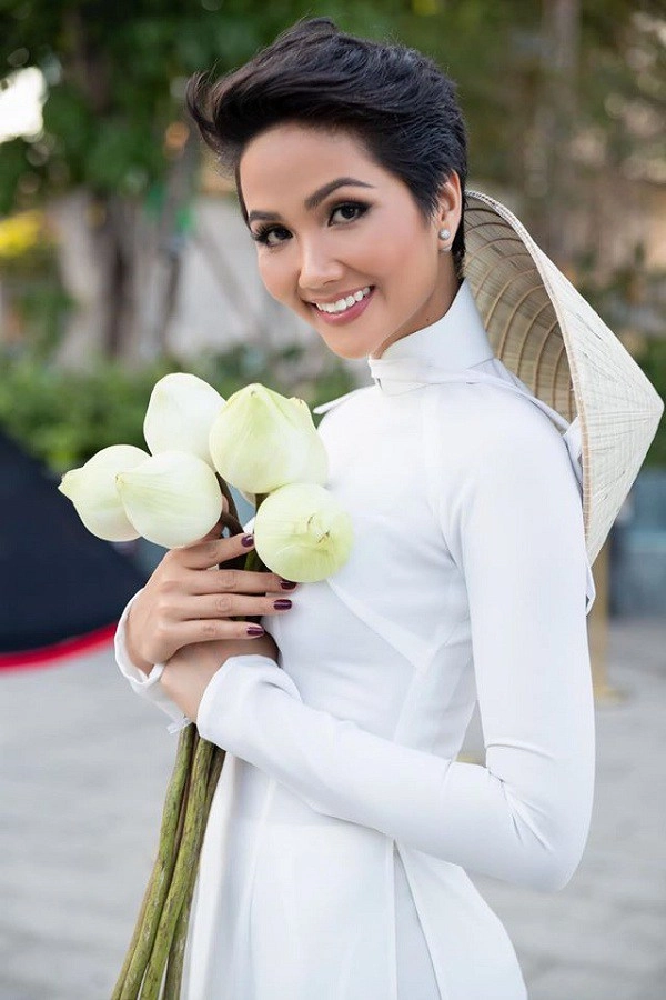 Luôn có hình ảnh giản dị hhen niê lại chuyển nhuộm tóc nhiều màu chất chơi đầy cá tính - 9