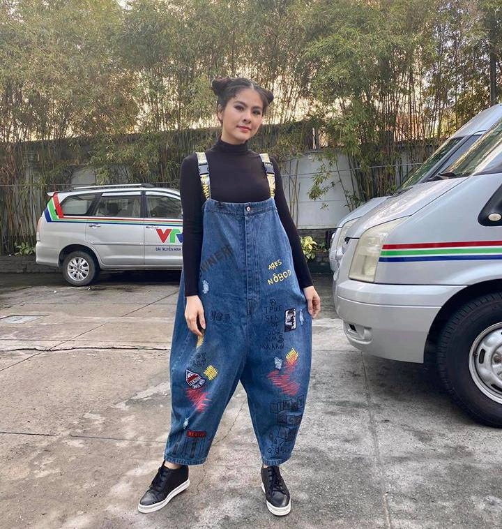 Mac đo rong thung thinh đau ngo body me 1 con van trang lai uon luon goi cam the nay - 1