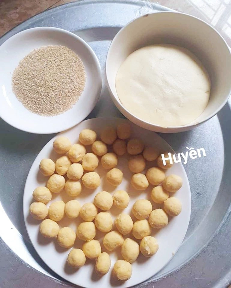 Mẹ đảm hải phòng mách cách làm bánh rán vừng giòn ngon nóng hổi hàng nghìn chị em mê - 3