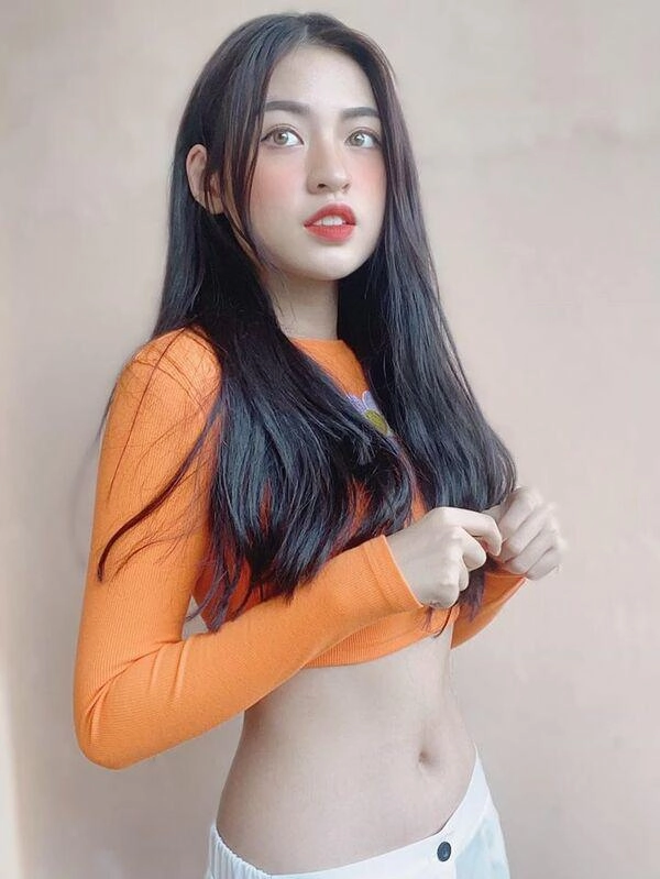 Mê diện áo ngắn có chiếc chỉ khoảng một gang tay hot girl trứng rán chưa từng gây nhức mắt - 4